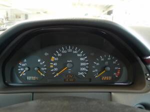 Image 22/33 of Mercedes-Benz E 230 (1995)