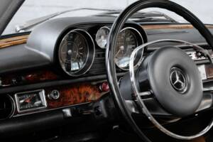 Immagine 26/50 di Mercedes-Benz 300 SEL 6.3 (1968)