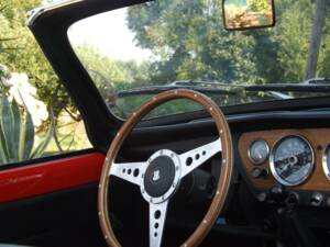 Image 18/50 of Triumph Spitfire Mk III (1968)
