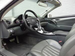 Image 46/97 de Mercedes-Benz SL 55 AMG (2003)