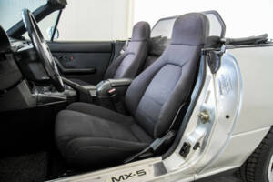 Bild 24/50 von Mazda MX-5 1.6 (1990)