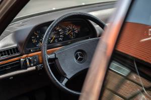 Imagen 24/50 de Mercedes-Benz 280 SE (1985)