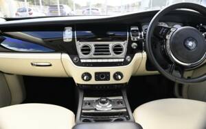 Immagine 50/50 di Rolls-Royce Ghost (2010)