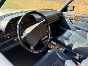 Image 2/8 of Mercedes-Benz 560 SEL (1986)