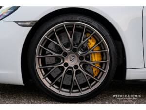 Image 19/36 of Porsche 911 Carrera 4S (2015)