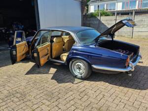 Bild 15/18 von Jaguar XJ 12 L (1978)