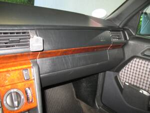 Bild 9/32 von Mercedes-Benz E 220 (1995)