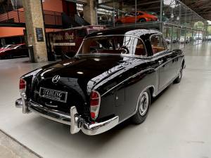 Image 7/38 of Mercedes-Benz 220 S (1959)