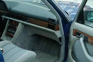 Bild 24/50 von Mercedes-Benz 300 SE (1990)