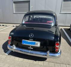 Imagen 3/11 de Mercedes-Benz 180 c (1961)