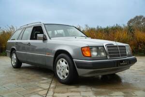 Imagen 9/50 de Mercedes-Benz 200 TE (1992)