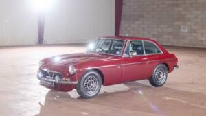 Immagine 2/29 di MG MGB GT V8 (1974)