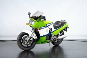 Image 2/36 of Kawasaki GPZ 600 R (1985)