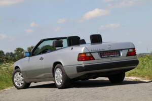 Image 30/39 of Mercedes-Benz 300 CE-24 (1992)