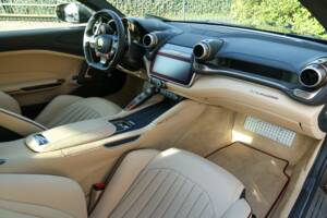 Immagine 26/50 di Ferrari GTC4Lusso (2018)