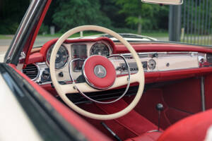Image 38/60 of Mercedes-Benz 230 SL (1967)
