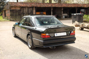 Image 4/98 of Mercedes-Benz 300 E-24 (1992)