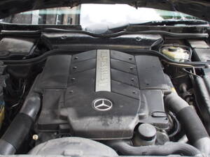Image 16/19 of Mercedes-Benz SL 500 (2000)