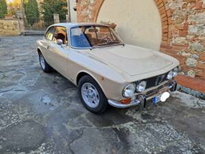 Image 1/15 of Alfa Romeo 2000 GT Veloce (1972)