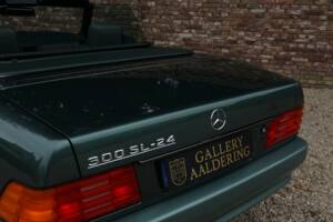 Image 33/50 of Mercedes-Benz 300 SL-24 (1992)