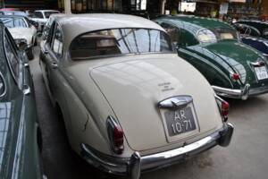 Image 19/27 of Jaguar Mk II 2.4 (1960)