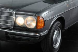 Image 7/49 of Mercedes-Benz 230 TE (1981)