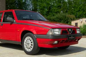 Immagine 8/47 di Alfa Romeo 75 1.6 (1991)
