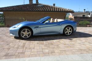 Image 2/35 de Ferrari California (2010)