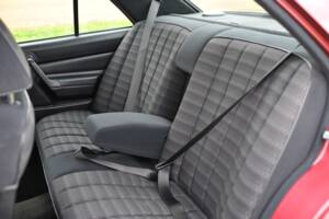 Image 22/31 of Mercedes-Benz 190 E (1993)