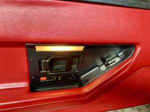 Bild 28/32 von Chevrolet Corvette Convertible (1988)