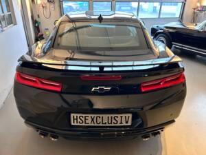 Imagen 2/24 de Chevrolet Camaro 6.2 V8 (2018)