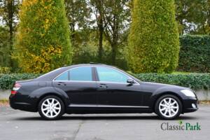 Image 6/50 of Mercedes-Benz S 500 (2006)