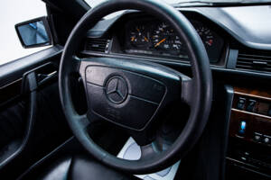 Image 20/29 de Mercedes-Benz E 320 (1995)