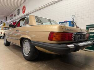 Image 12/14 de Mercedes-Benz 560 SL (1988)