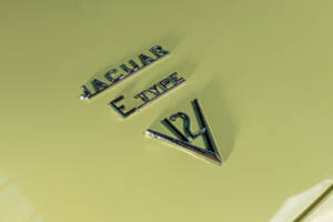 Image 12/28 of Jaguar E-Type V12 (1974)