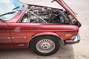 Image 41/44 of Jaguar XJ 12 (1990)