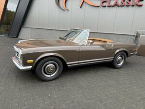 Image 2/36 de Mercedes-Benz 250 SL (1968)
