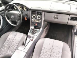 Bild 31/46 von Mercedes-Benz SLK 200 (2000)