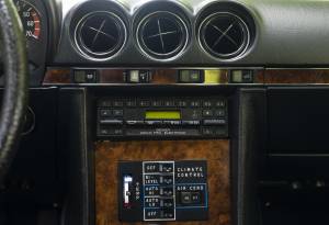 Image 22/36 of Mercedes-Benz 380 SLC (1981)