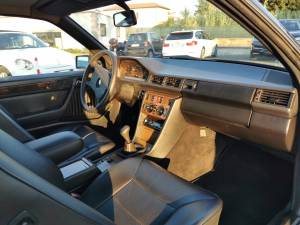 Image 23/36 of Mercedes-Benz 230 CE (1989)