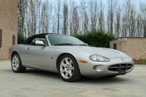 Imagen 2/50 de Jaguar XK8 4.0 (2000)