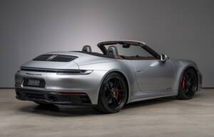 Image 7/31 de Porsche 911 Carrera 4 GTS (2024)