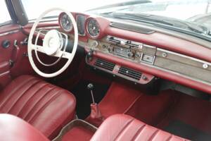 Image 28/50 of Mercedes-Benz 220 SE b (1962)