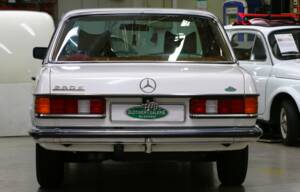 Bild 25/25 von Mercedes-Benz 280 E (1977)