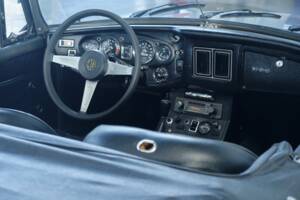 Image 43/50 of MG MGB (1976)