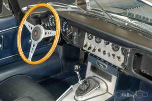 Image 9/19 of Jaguar E-Type 3.8 (1961)