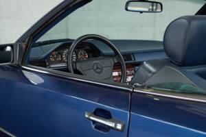 Bild 18/50 von Mercedes-Benz E 200 (1996)