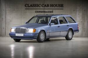 Image 4/100 of Mercedes-Benz 230 TE (1990)