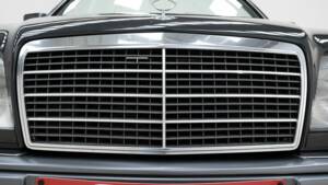 Image 13/15 of Mercedes-Benz E 220 (1994)