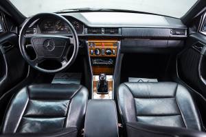 Bild 12/30 von Mercedes-Benz E 280 Unikat (1994)